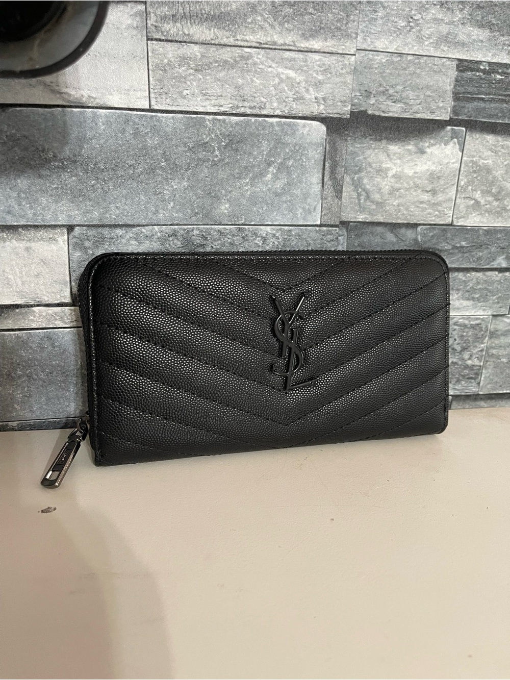 YVES SAINTS LAURENT " Black Matelasse Quilted Leather Monogram - Picture 9 of 9